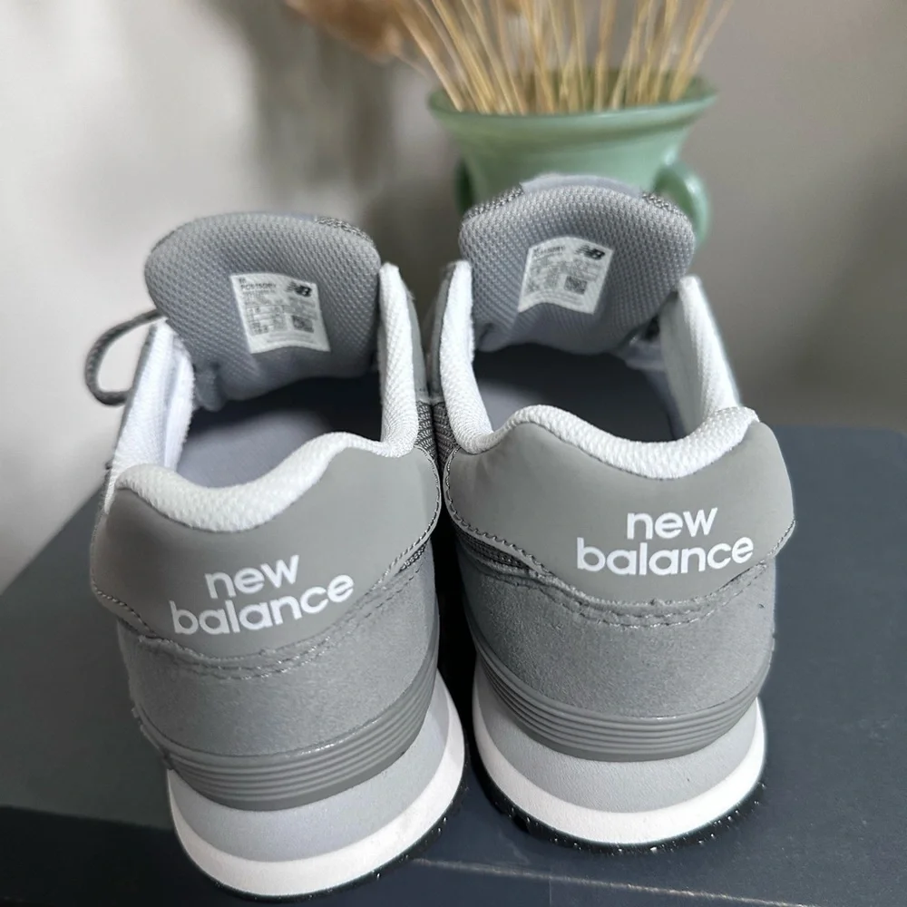 New Balance‎ Classic Gray and White 515 Sneakers new in box